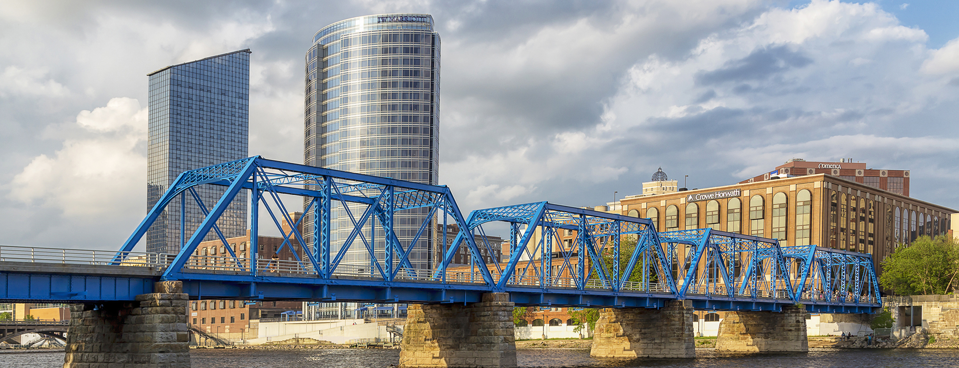 Blue_bridge_Grand_Rapids